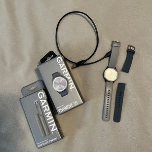 Garmin Vivomove 3S Hybrid Smart Watch. Includes charger and extra watch band.